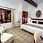 Las Mariposas Hotel & Studios