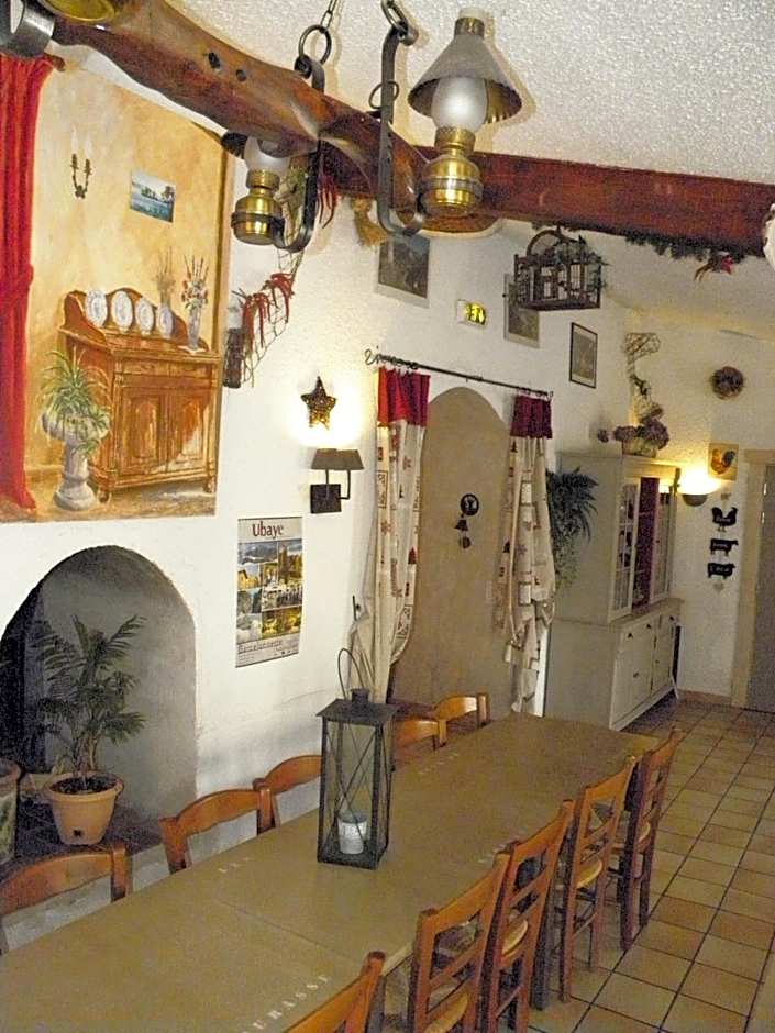 Gîte Auberge Les Terres Blanches de Méolans
