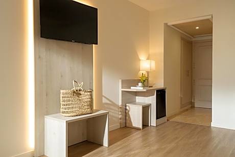 Double Room with Balcony (2 Adults + 1 Child)
