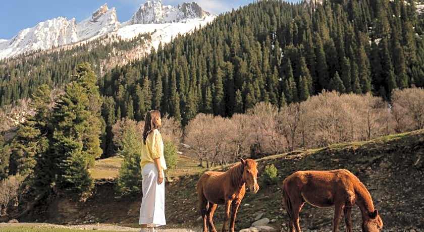 Country Inn & Suites by Radisson, Sonamarg