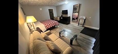 Deluxe King Suite