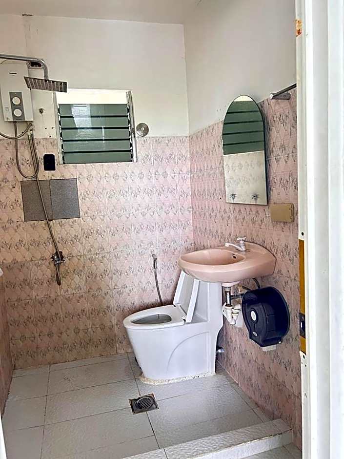 Luna Oslob Travellers Inn