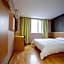 7 Days Inn Yunfu Luoding Central