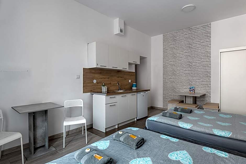 70s Hostel