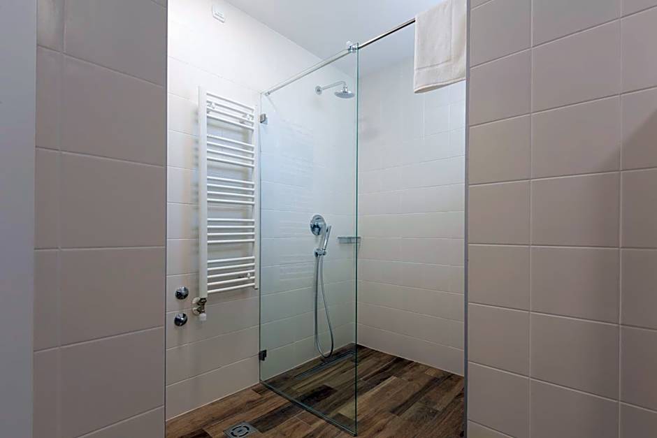 Hotel TESLA - Smart Stay Garni