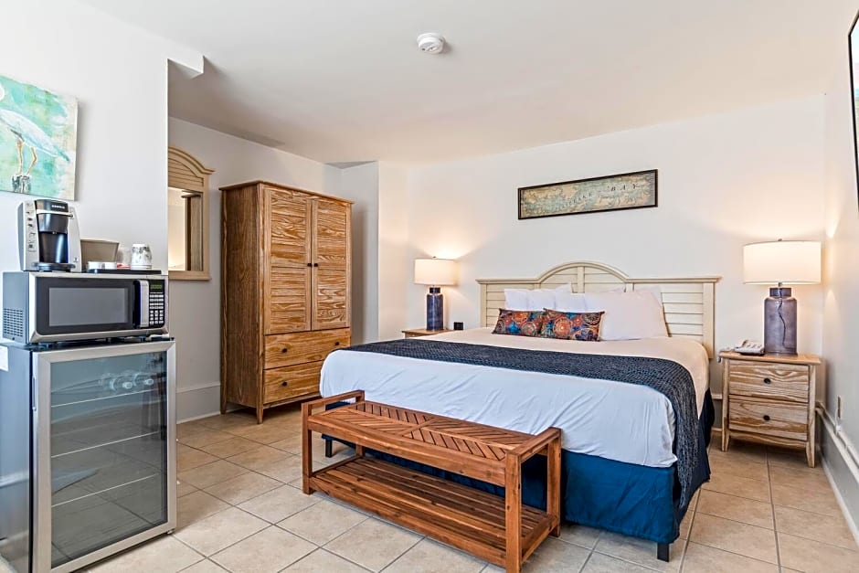 Lowes Wharf Marina Inn