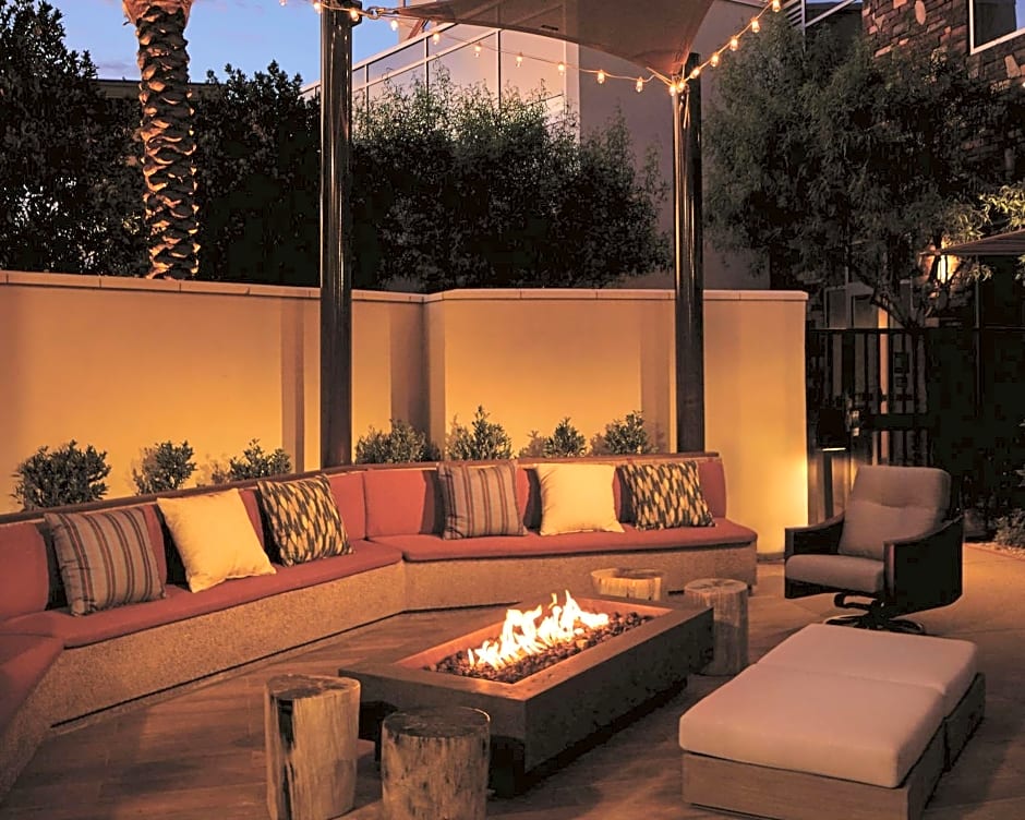 Hyatt Place Las Vegas at Silverton Village