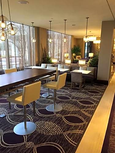 Brooklyn Center Hotel & Conference Center
