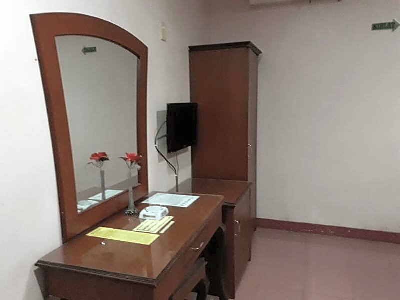 Hotel Parewisata by ZUZU