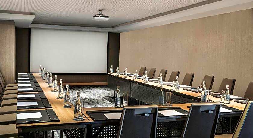 Four Points by Sheraton Surabaya, Tunjungan Plaza