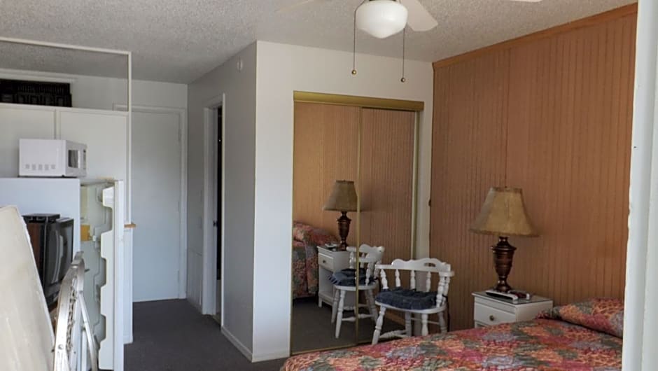 Twin Lakes Inn