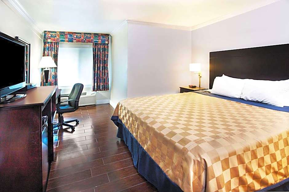 Travelodge by Wyndham Ocean Front