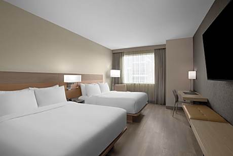 Standard Queen Room - Mobility/Hearing Accessible with Tub