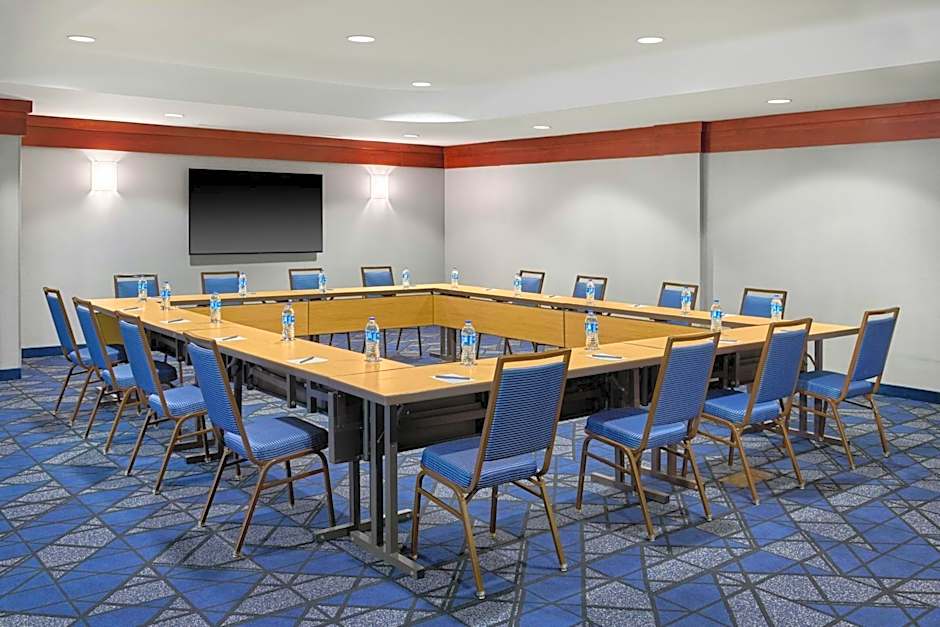 Courtyard by Marriott Kansas City Shawnee