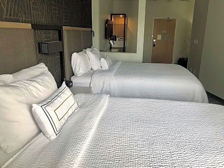 suite, multiple beds