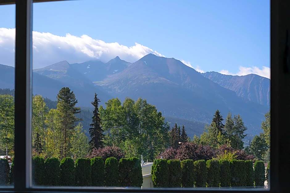 Prestige Hudson Bay Lodge, Premier Collection