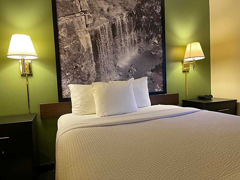 Super 8 by Wyndham Colby