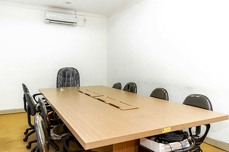 RedDoorz Plus Syariah near Java Supermall Semarang 2