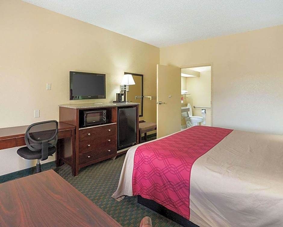 Rodeway Inn & Suites