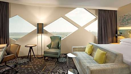 King Deluxe Corner Room with Airport View