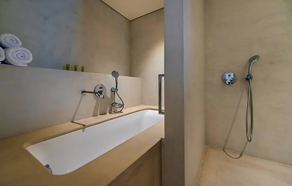 Bitzaro Grande Hotel & Suites