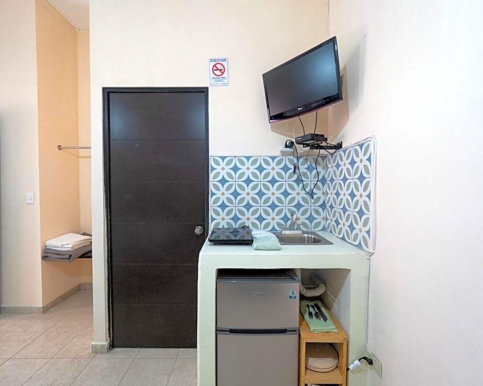 Nido Colibrí - Private Rooms and hostel Dorms in Remate de Paseo Montejo