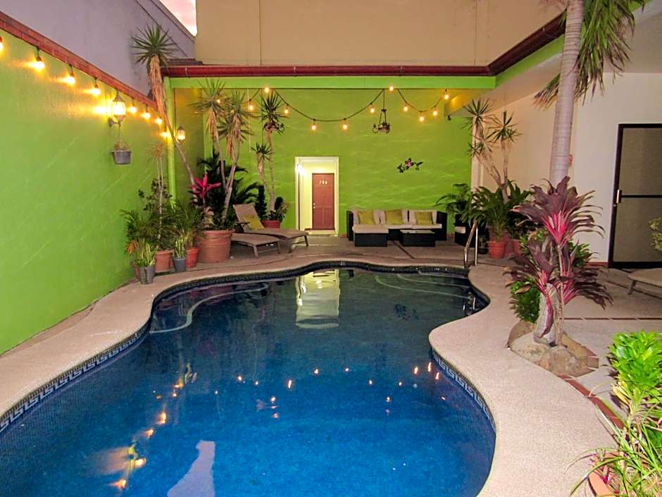 Hotel La Guaria Inn & Suites