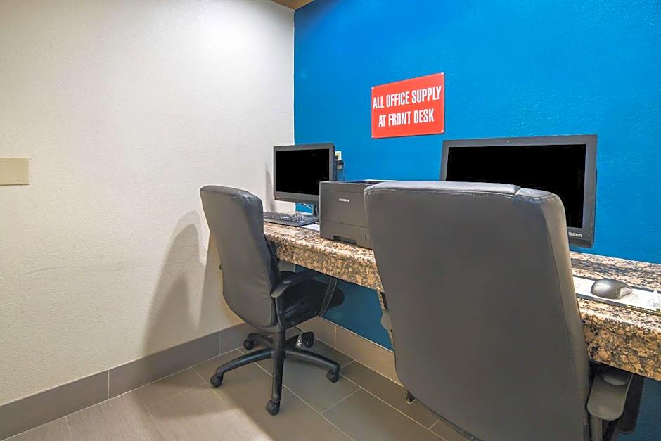 Clarion Inn & Suites Weatherford South