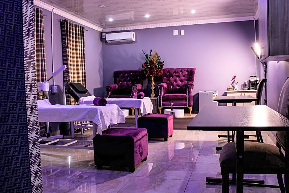 Gold Crown International Hotel