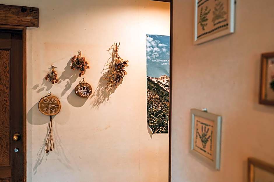 Hakuba Pension & Log Hotel Meteor