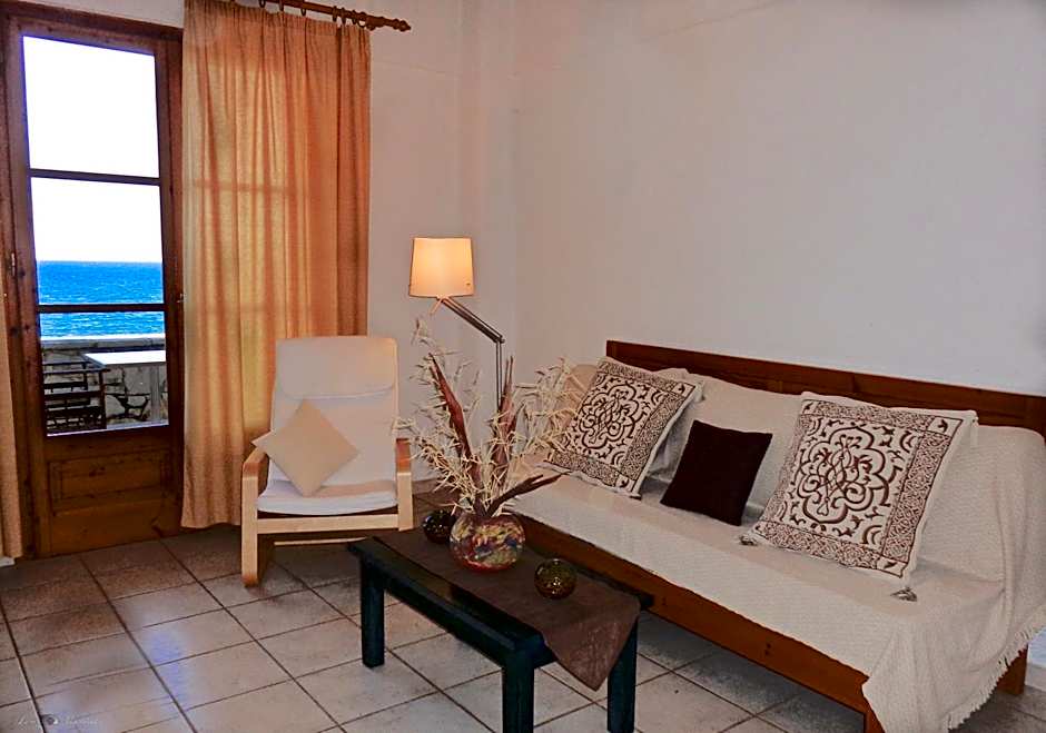 Grekis Beach Hotel and Apartments