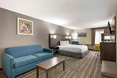 1 King Bed W/ Fridge/ Microwave Nonsmok