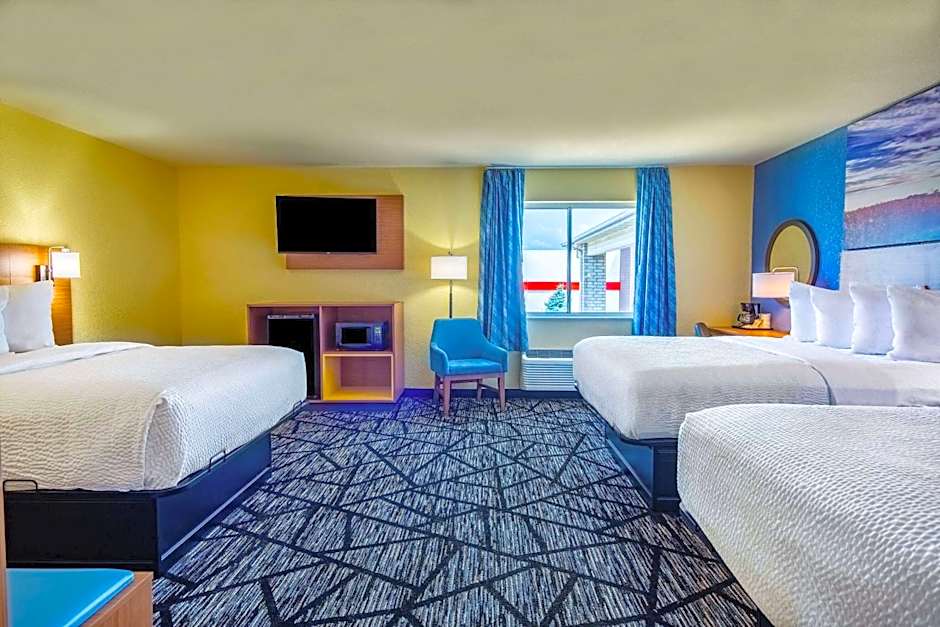 Days Inn by Wyndham Evansdale Waterloo