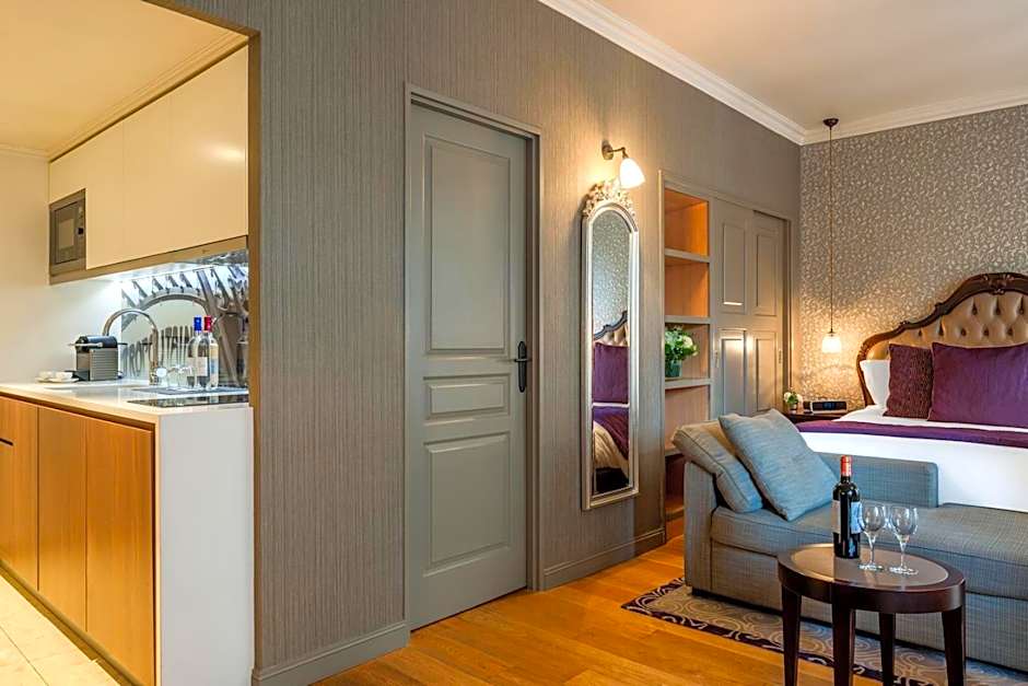 La Clef Louvre Paris by The Crest Collection