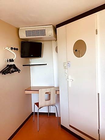 Triple Room (1 Double Bed + 1 Single Bed)