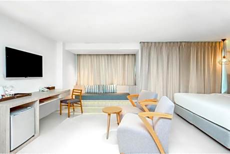 Grand Deluxe Jacuzzi