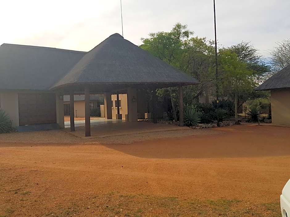 Zebula Golf and Wildlife Estate - Squirrel Pandemonium Pax 12 - Moi Signature Luxury villa