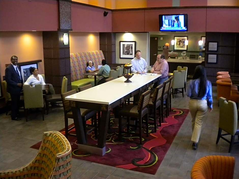 Hampton Inn By Hilton & Suites Cincinnati/Uptown-University Area