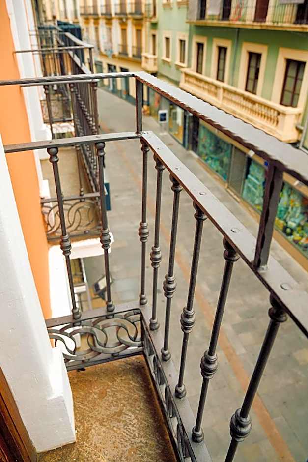 Honest Granada Hotel