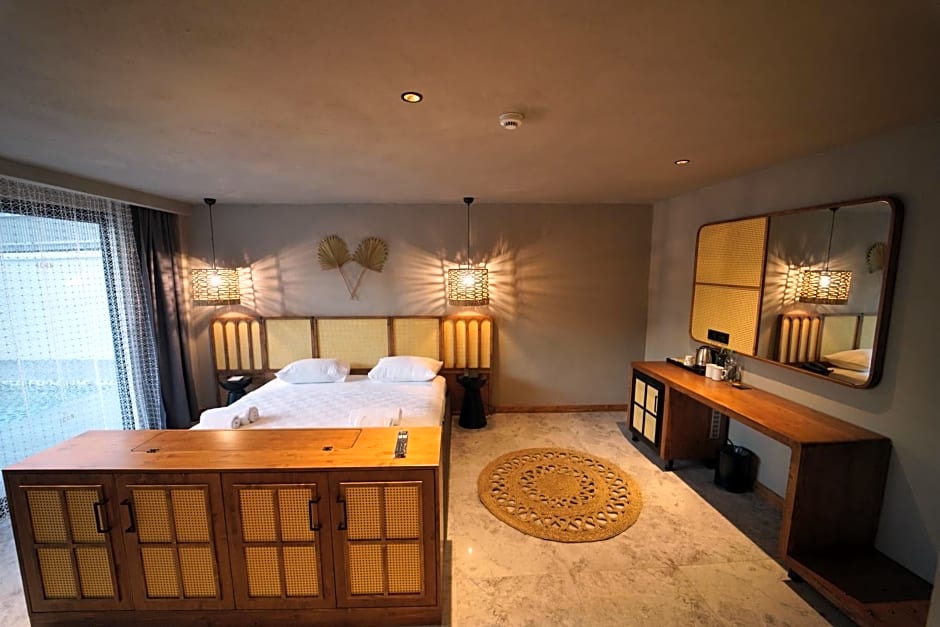 Icon Beach Suites Hotel Sovalye Island