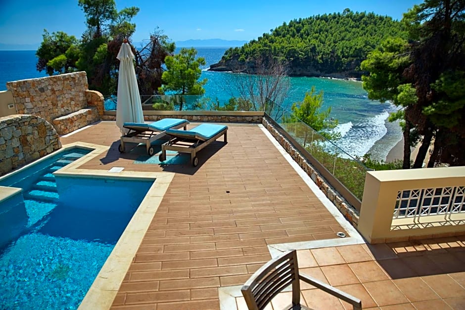 Alonissos Beach Bungalows And Suites Hotel