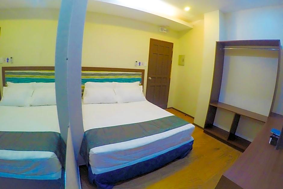 Photo 1 of 9 of Deluxe 1 Queen Bed
