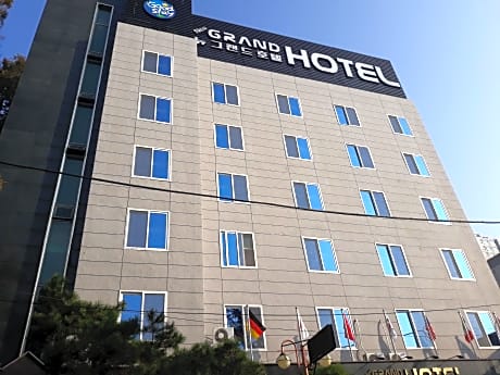 New Grand Hotel