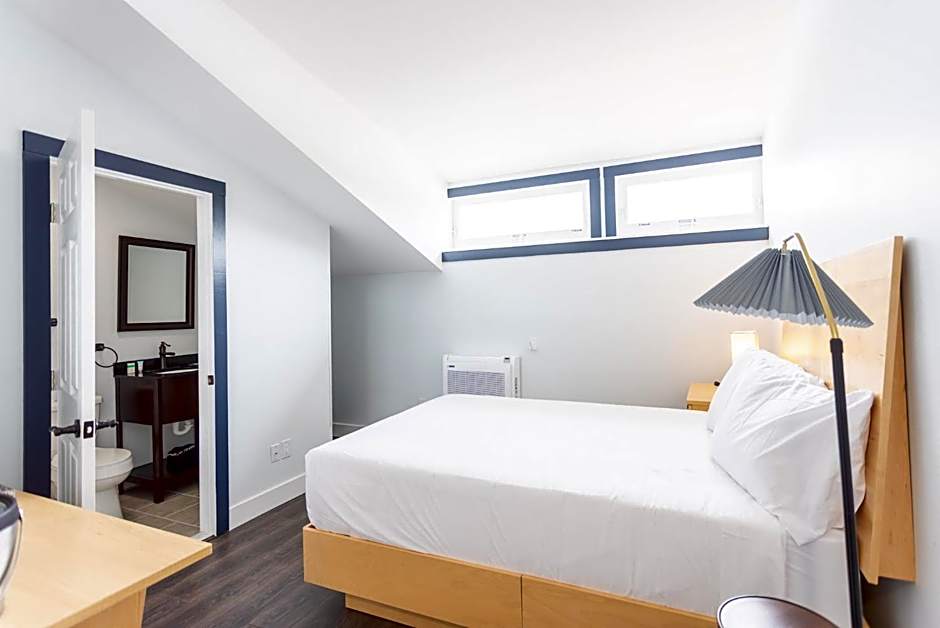 Photo 1 of 4 of Small Double Room