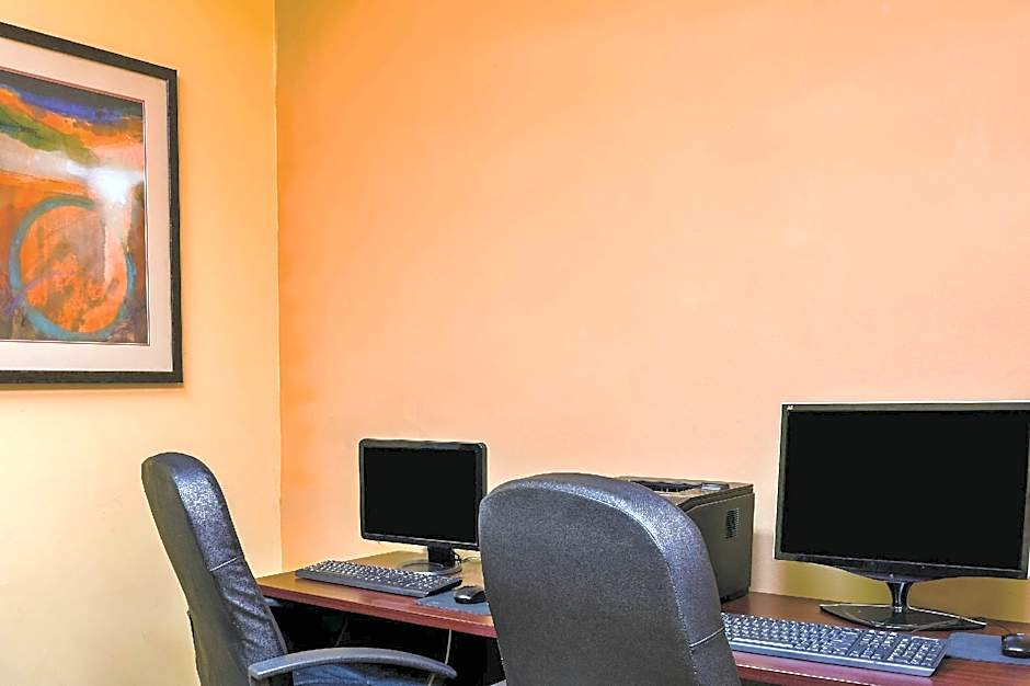 La Quinta Inn & Suites by Wyndham Union City