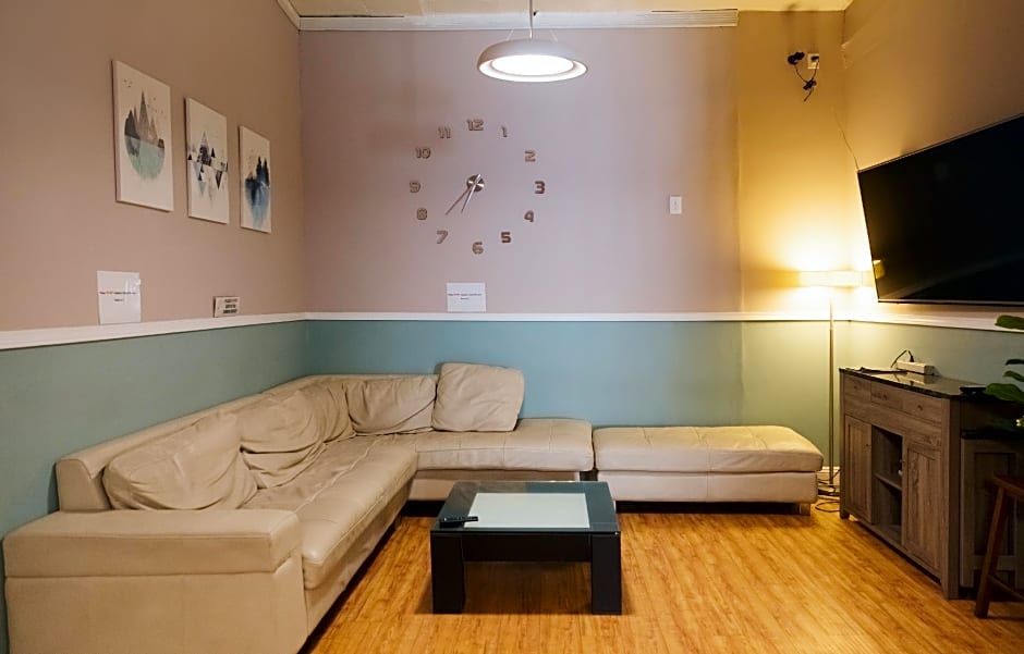 Melrose Hostel