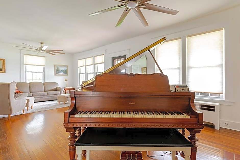 Mayor's Large Family House Hot Tub Sleeps 16 Piano, 2 Kitchens, Ark 5 Mins