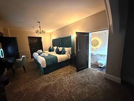 Family Room (2 Adults + 2 Child)