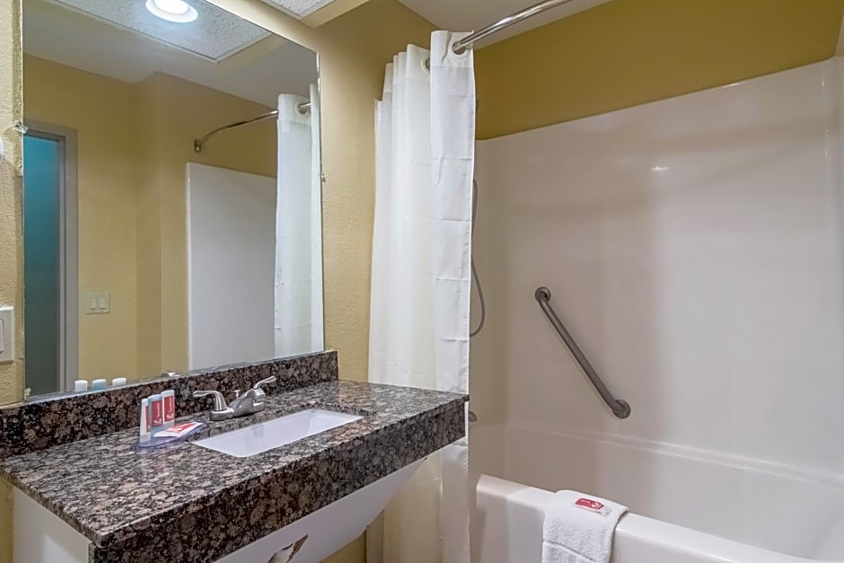 Econo Lodge Darien