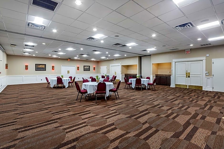 Best Western Plus Saddleback Inn and Conference Center